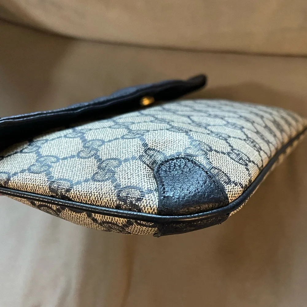 Vintage Gucci clutch - Picture 8 of 15
